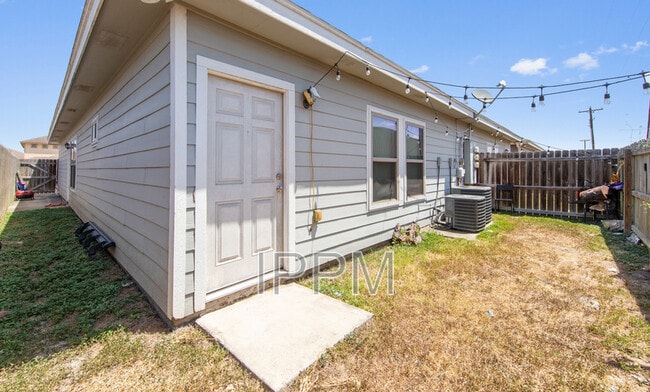 Building Photo - 24068 Westfield Dr