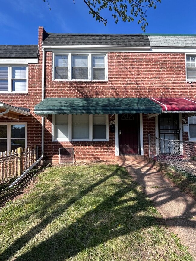 Building Photo - Baltimore - 2 Bedrooms + Den and 1 baths Available!