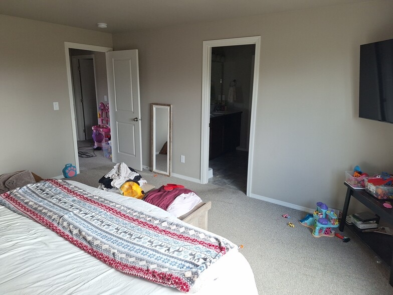 Master Bedroom - 4140 Furlong Ave SE