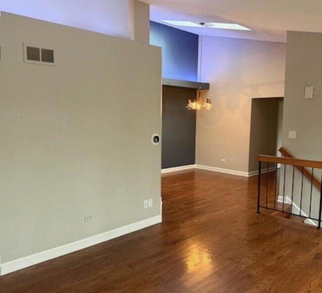 Building Photo - 9334 Drummond Dr