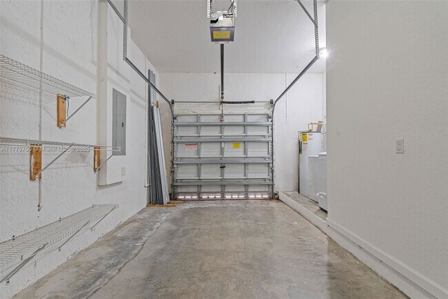 Building Photo - 1270 NE 39th Ave