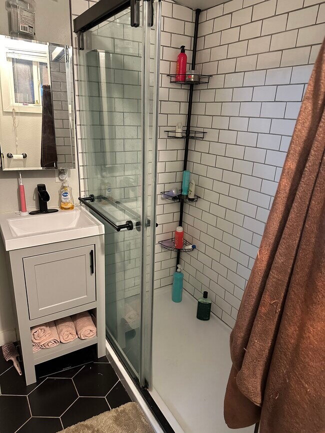 Building Photo - 5322 NE 11th Ave