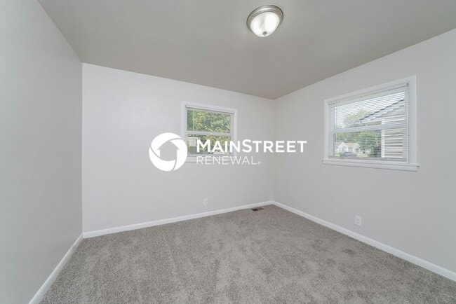 Building Photo - 4 Bedroom Pet-Friendly Home in Louisville, KY with Main Street Renewal