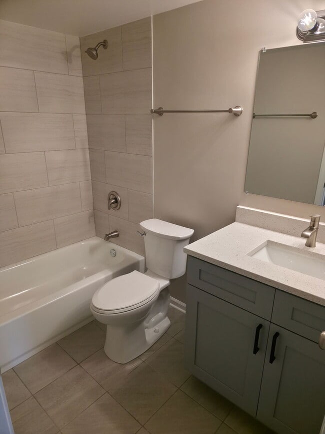 Building Photo - 412 E Bailey Rd