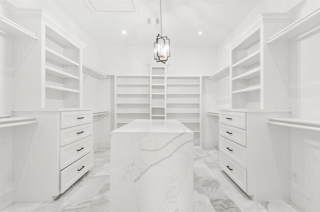 Building Photo - 2703 Tannehill Dr