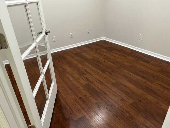 Building Photo - 7511 Oakshade Cir