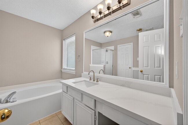 Building Photo - 2306 Lord Nelson Dr