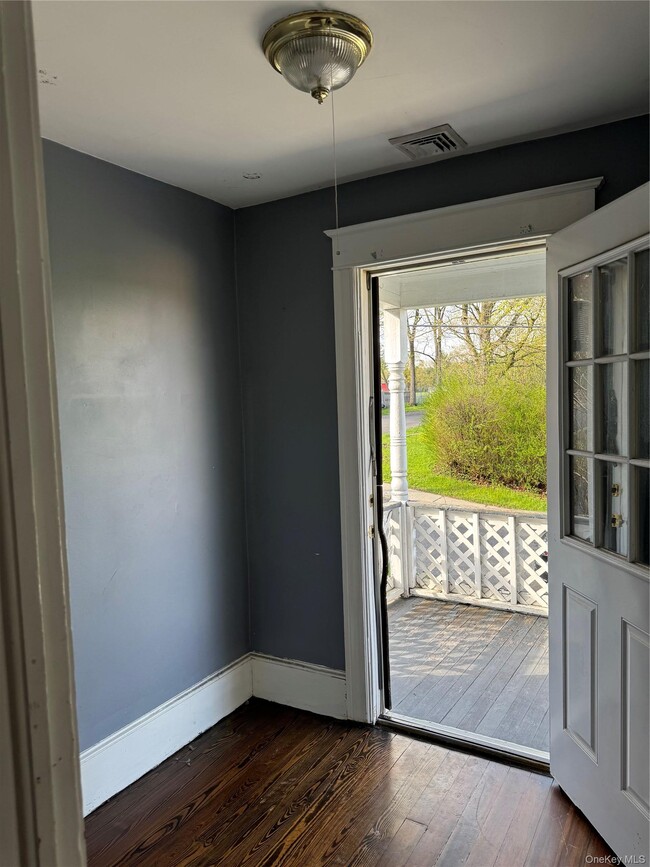 Building Photo - 9 Bartlett St