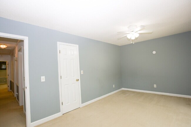 Building Photo - 806 Sumac Ln