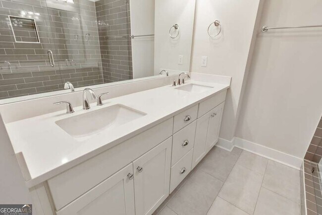 Building Photo - 413 Bishop Ln