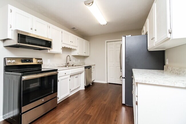 Building Photo - 617 Freedom Ct