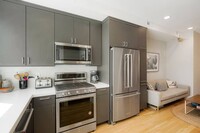 Building Photo - Beautiful modern townhome, Furnished In Hi...