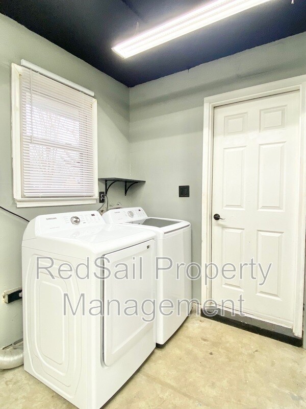 Building Photo - 107 Opal Dr