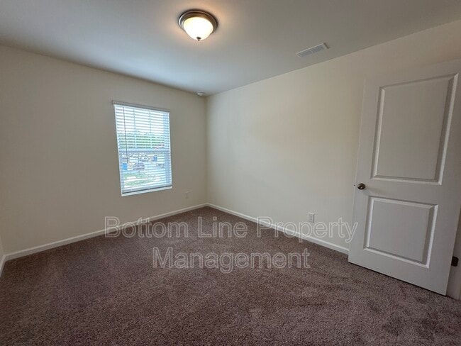 Building Photo - 5278 Maynard Hl Dr