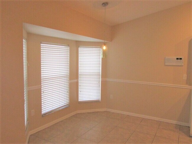 Building Photo - 7881 Manor Dr