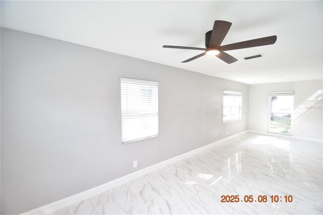 Building Photo - 1019 Spindle Palm Way