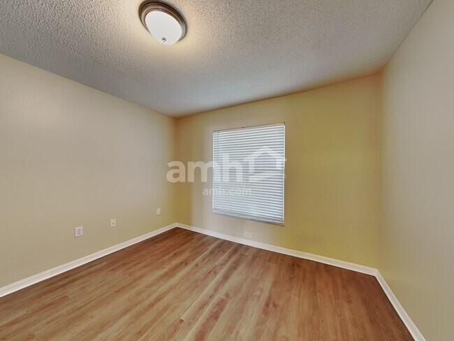 Building Photo - 214 Strada Dr