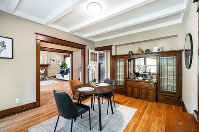 Building Photo - Amazing 5-Bedroom, 2.5 Bathroom Updated Ho...