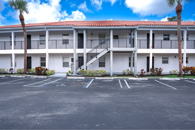 Building Photo - Spacious 2 Bedroom, 2 Bathroom Condominium...