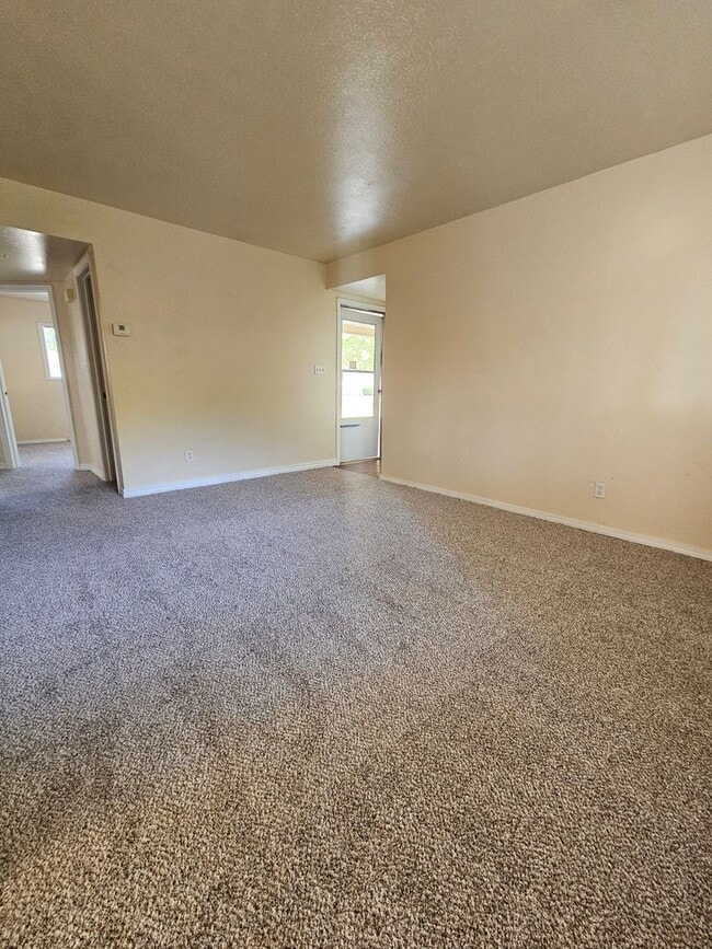 Building Photo - (3) Bed in Core Norman! Pet Negotiable! Av...
