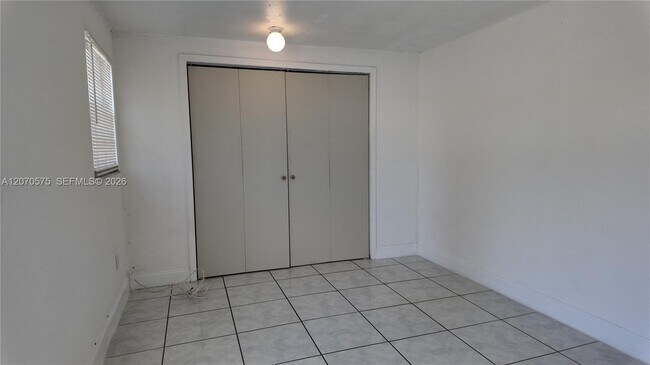 Building Photo - 9815 SW 51st Terrace
