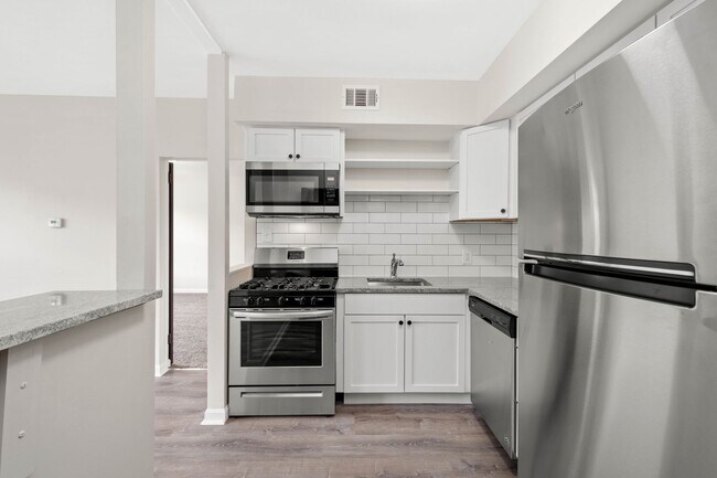 Building Photo - 644-650 Center Ave.