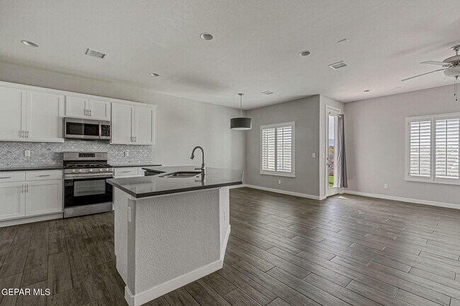 Building Photo - 7500 Porterhouse Ct