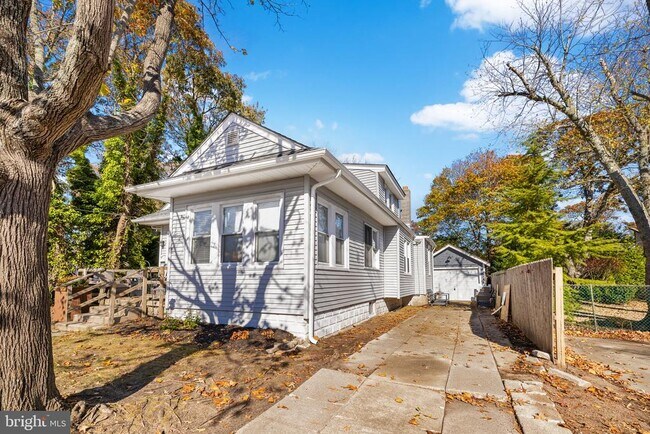 Building Photo - 27 E Groveland Ave