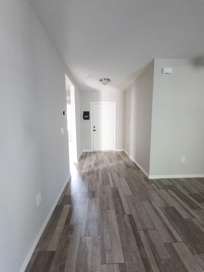 Building Photo - 185 SW Exmore Ave