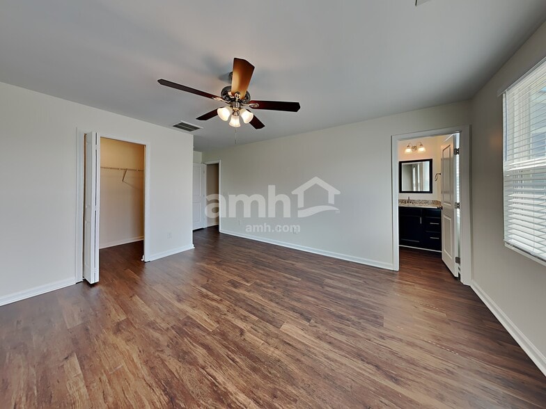 Building Photo - 204 Castlebrook Dr