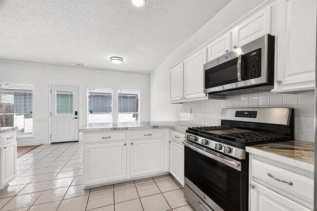 Building Photo - 1253 El Camino Village Dr