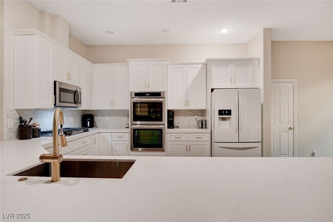 Building Photo - 10720 Elm Ridge Ave