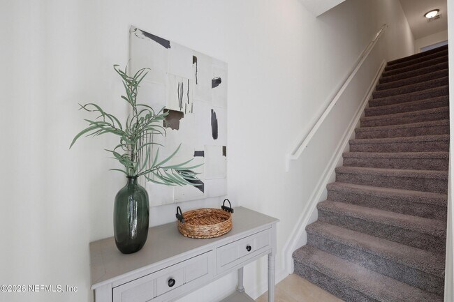 Building Photo - 334 Scrub Jay Dr