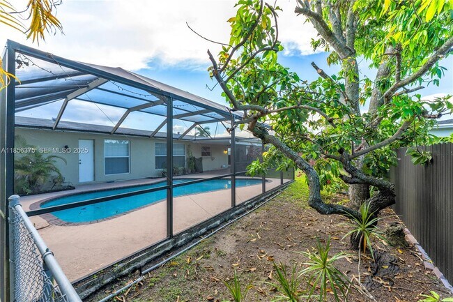 Building Photo - 7621 SW 146th Ave