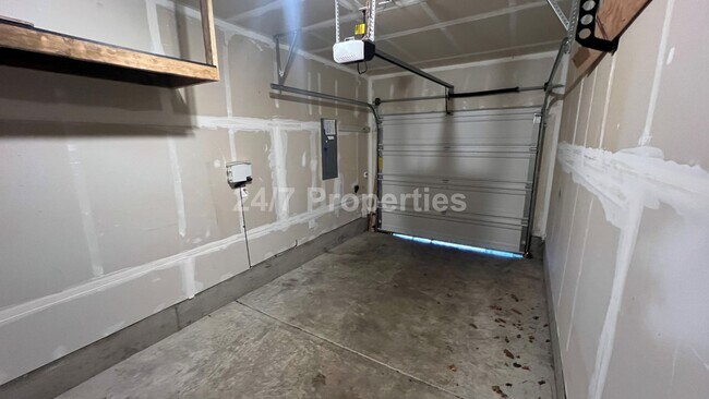 Building Photo - 1016 S View Dr