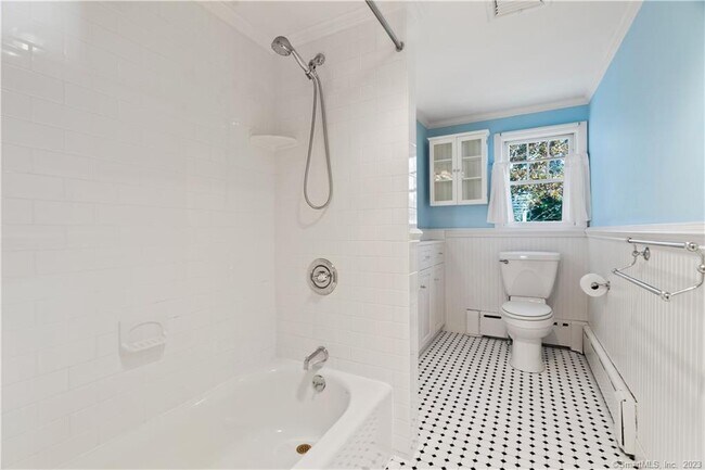 Building Photo - 23 Soundview Dr