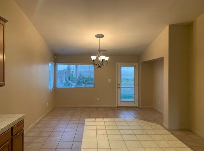 Building Photo - Beautiful and spacious 3 bedroom!