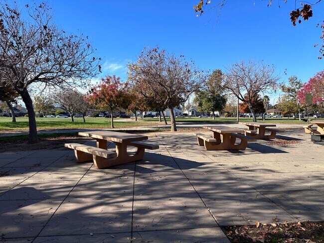 Building Photo - Gorgeous Modern 2 Bedroom 2 Bath Condo in San Jose's Japantown!