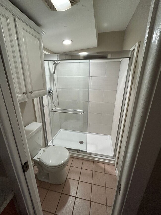 Building Photo - Single Family Home