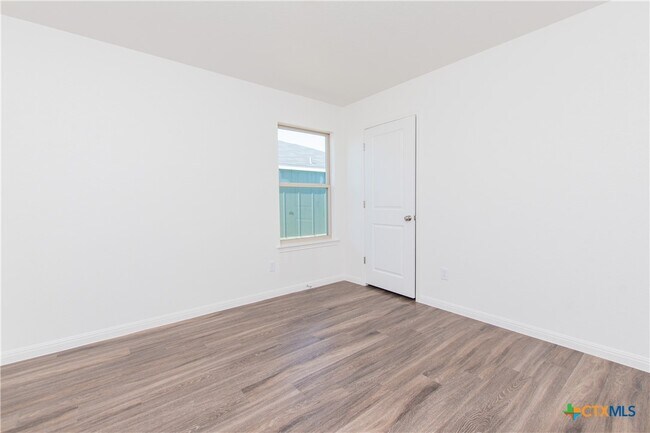 Building Photo - 5901 Betty Lou Dr
