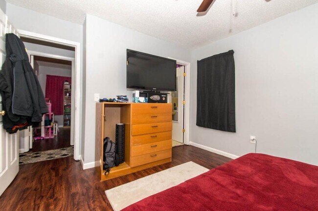 Building Photo - 122 Briarwood Dr