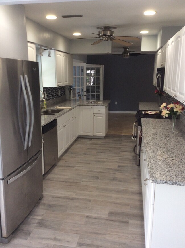 Building Photo - 1401 Silverstone Ave