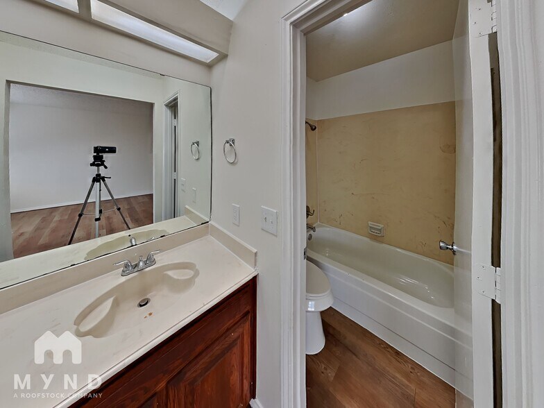 Building Photo - 11903 Garden Terrace Dr