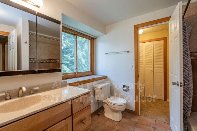 Building Photo - 819 Elliott St