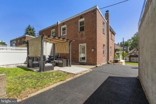 Building Photo - 816 Naylors Run Rd