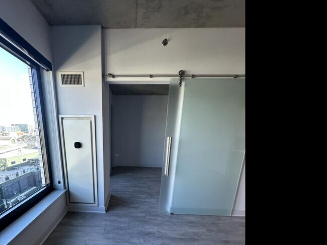 Building Photo - 1 bedroom in Chicago IL 60613