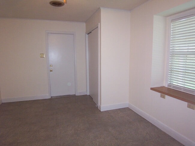 Building Photo - 1409 Oaklane Loop