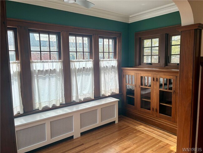 Building Photo - 385 Berryman Dr