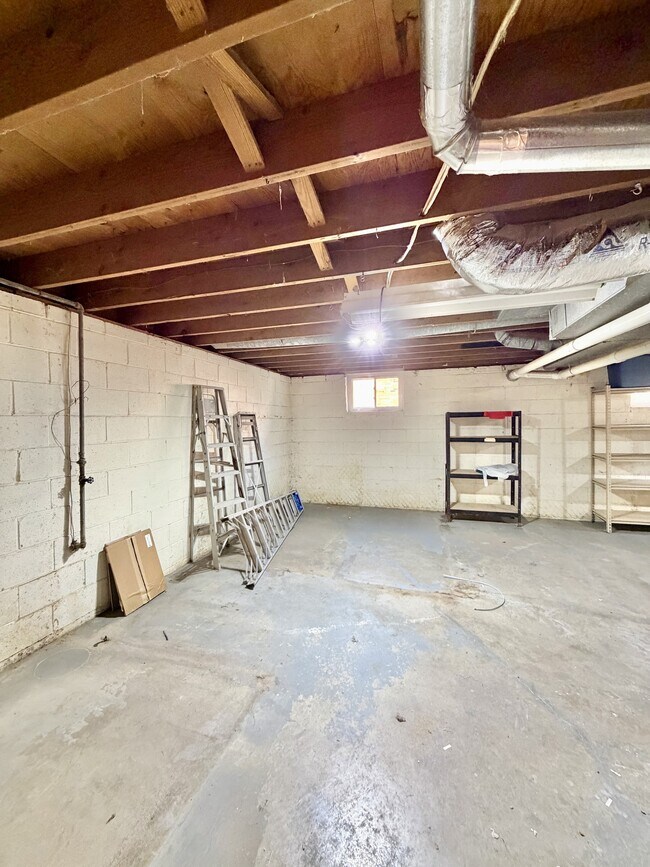 Building Photo - 520 Cricklewood Dr