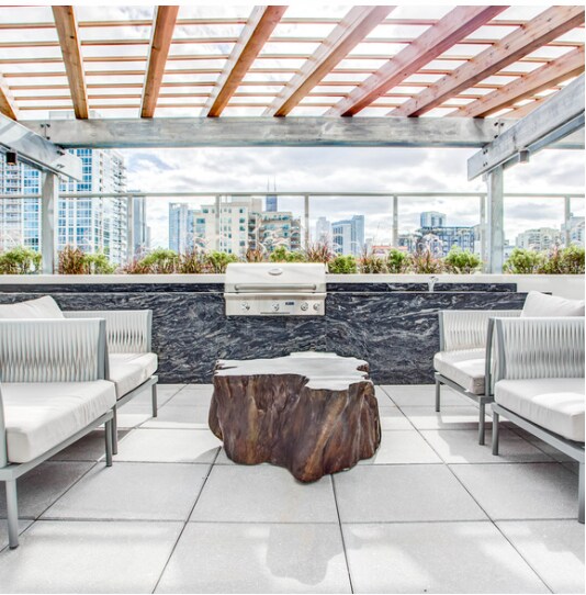 Building Photo - 341 W Chestnut St